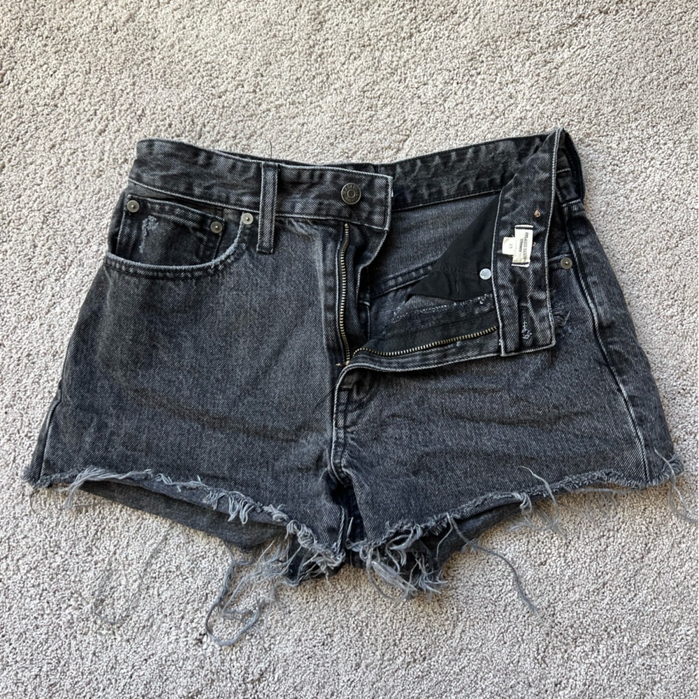 Madewell Relaxed Denim Shorts in Black Wash